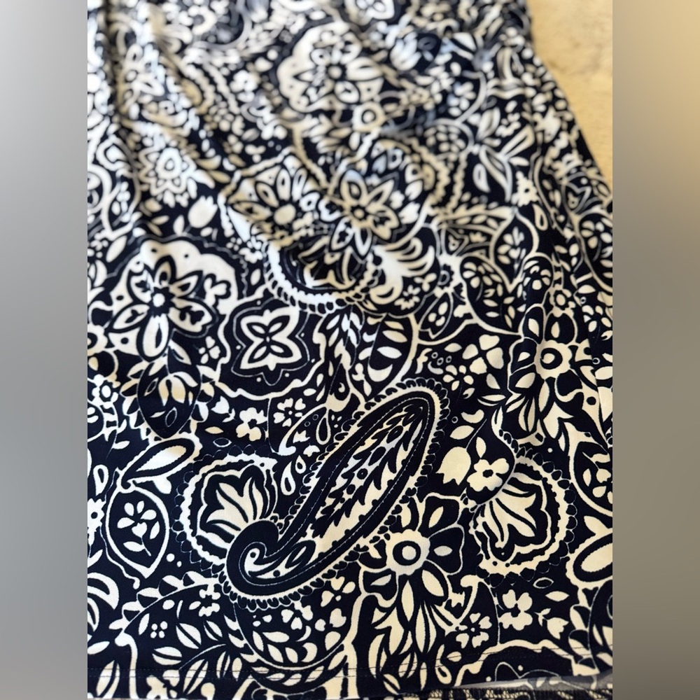 Chaps faux wrap paisley fit and flare dress. Size Medium - Picture 7 of 10
